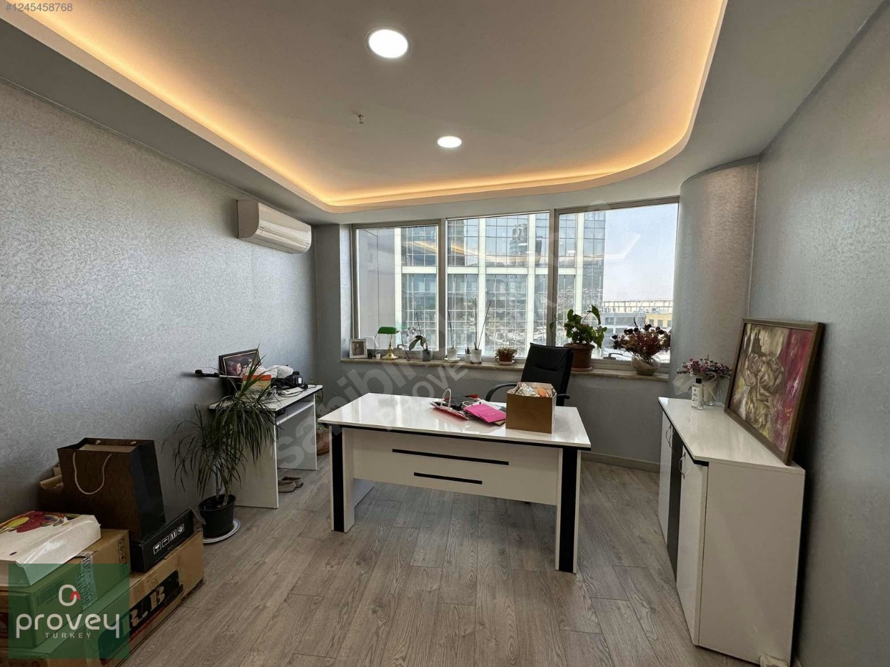 Provey Vera Odunluk Zorlu Plaza'da Satılık İçi Yenilenmiş Ofis
