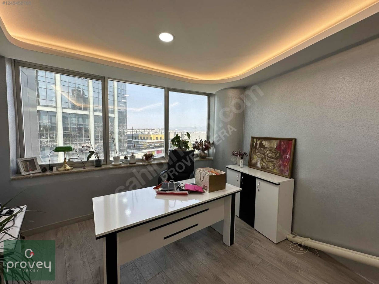 Provey Vera Odunluk Zorlu Plaza'da Satılık İçi Yenilenmiş Ofis