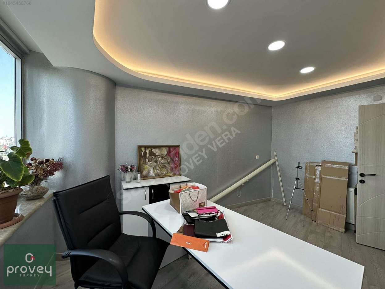 Provey Vera Odunluk Zorlu Plaza'da Satılık İçi Yenilenmiş Ofis
