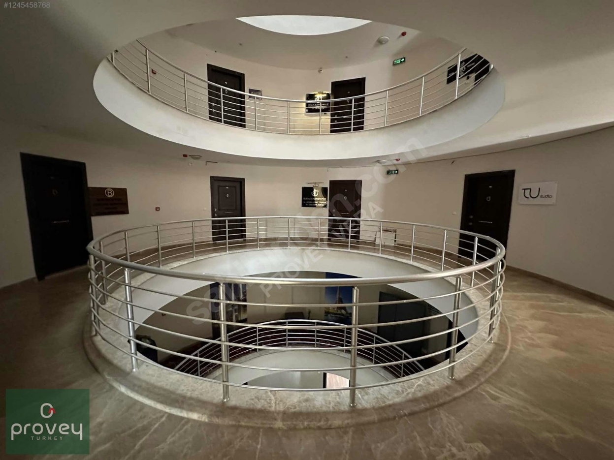 Provey Vera Odunluk Zorlu Plaza'da Satılık İçi Yenilenmiş Ofis