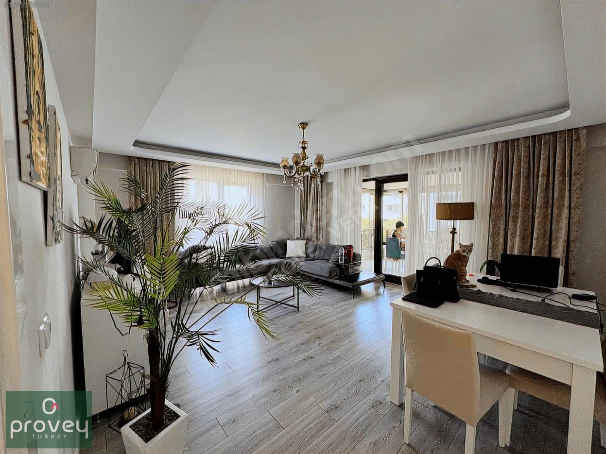 PROVEY VERA BALAT'TA HAVUZLU SİTEDE SATILIK 3+1 ARA KAT DAİRE