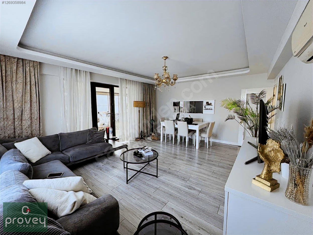 Provey Vera Balat'ta Havuzlu Sitede Satılık 3+1 Ara Kat Daire