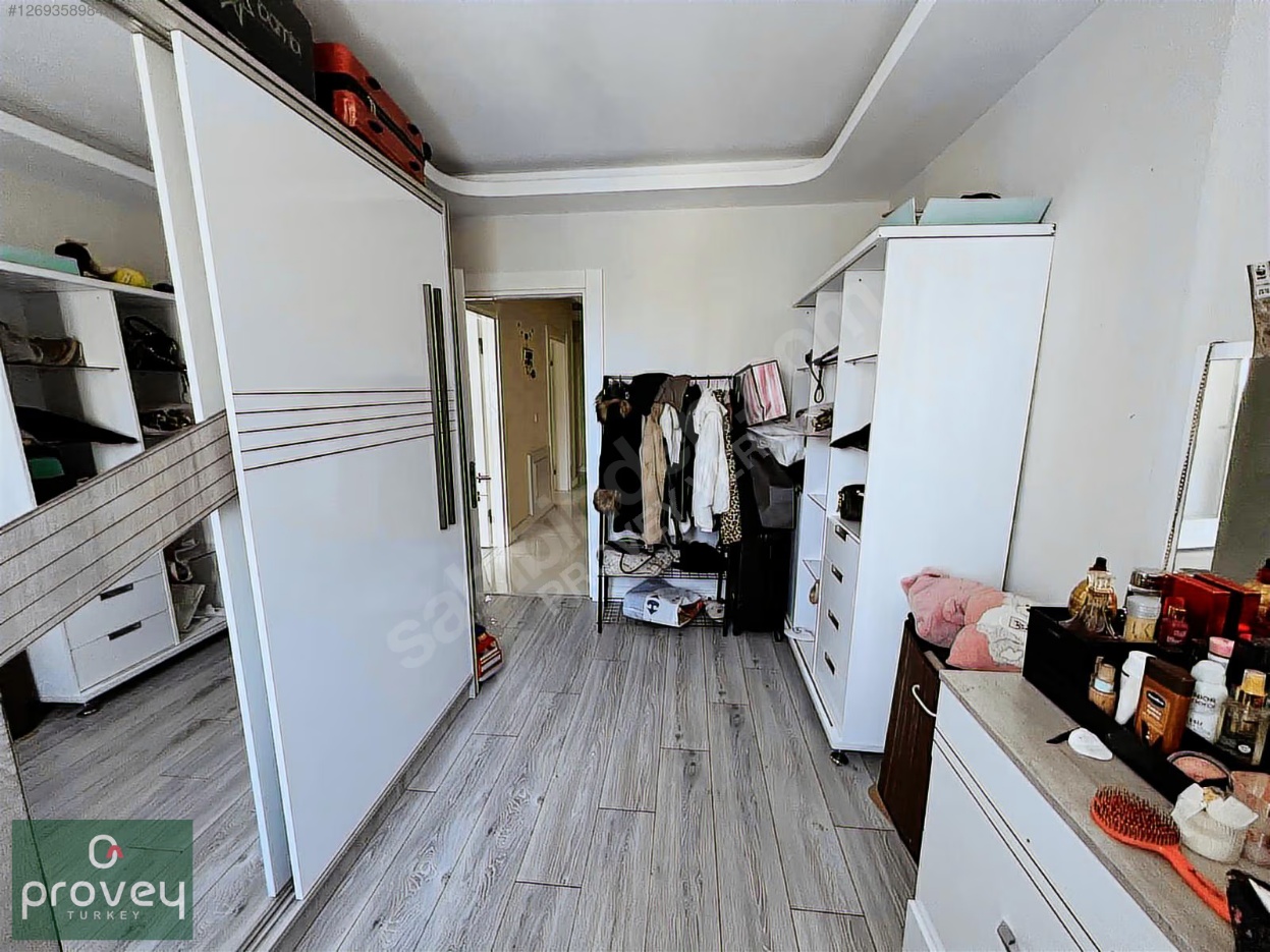 Provey Vera Balat'ta Havuzlu Sitede Satılık 3+1 Ara Kat Daire