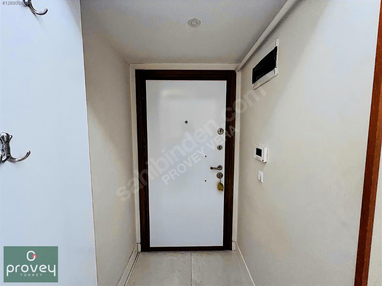 Provey Vera Balat'ta Havuzlu Sitede Satılık 3+1 Ara Kat Daire