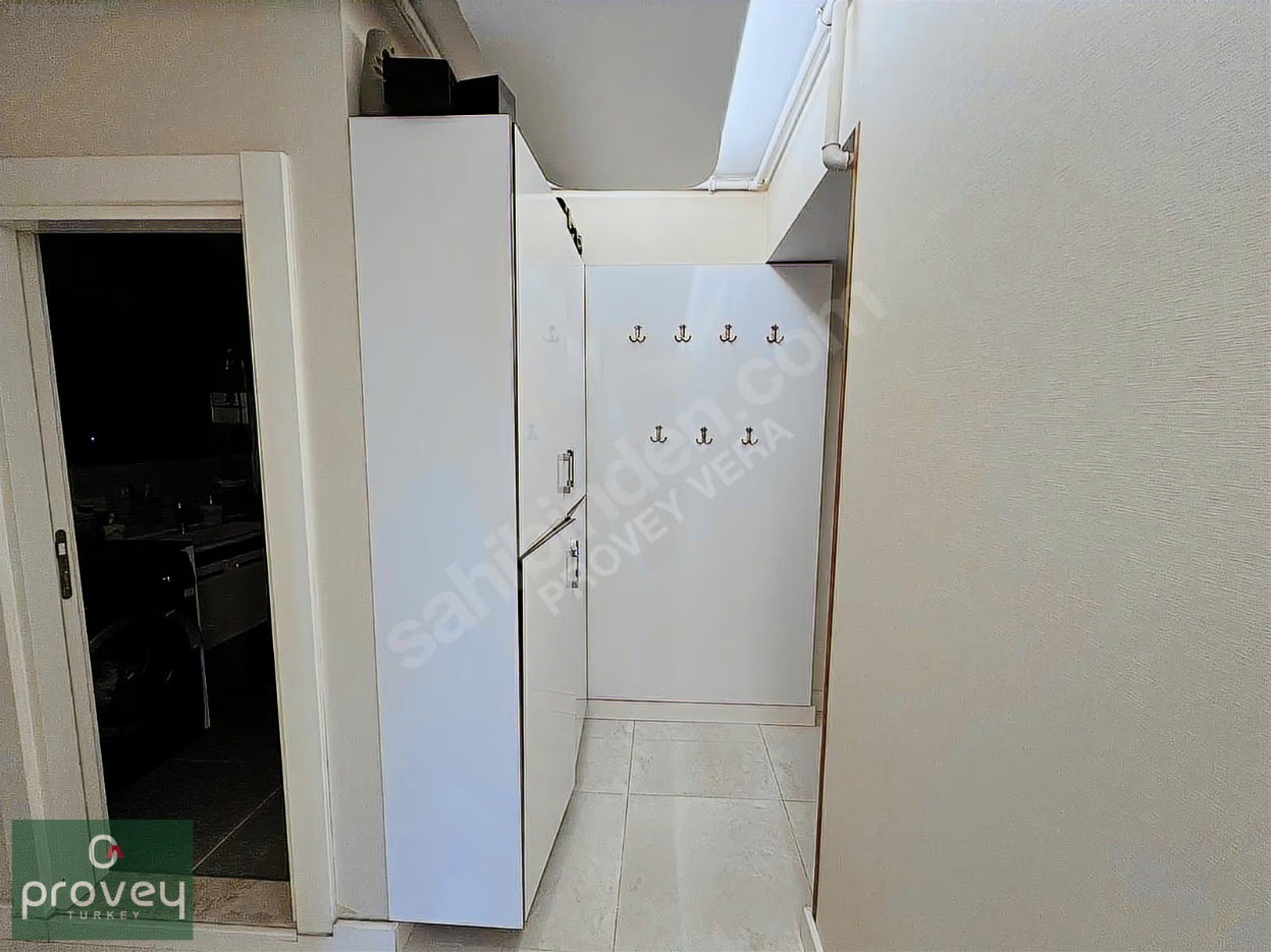 Provey Vera Balat'ta Havuzlu Sitede Satılık 3+1 Ara Kat Daire