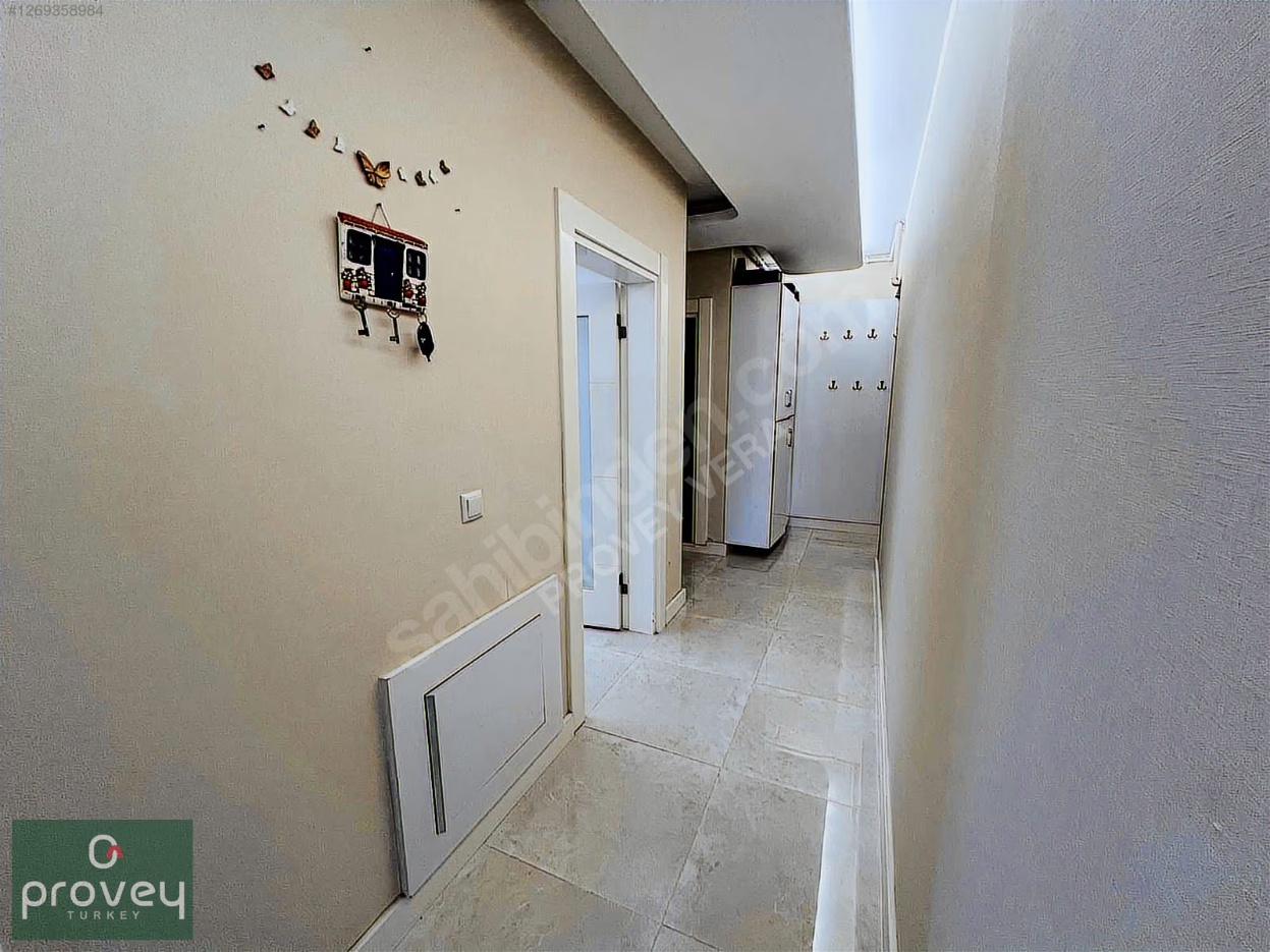 Provey Vera Balat'ta Havuzlu Sitede Satılık 3+1 Ara Kat Daire