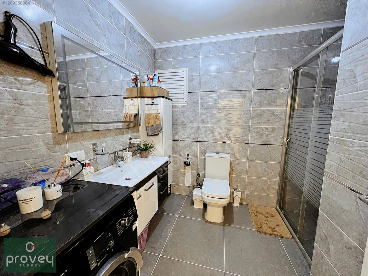 Provey Vera Balat'ta Havuzlu Sitede Satılık 3+1 Ara Kat Daire