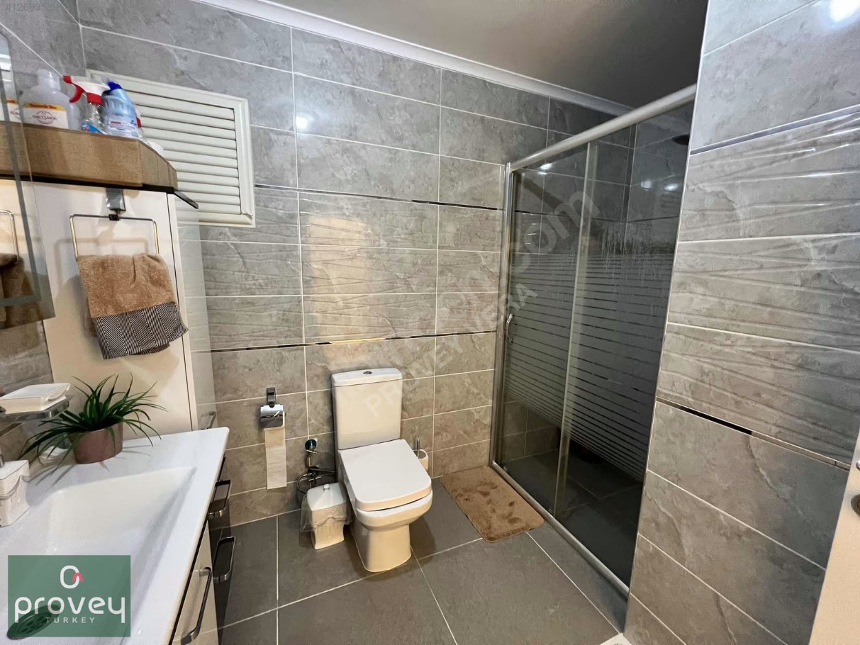 Provey Vera Balat'ta Havuzlu Sitede Satılık 3+1 Ara Kat Daire