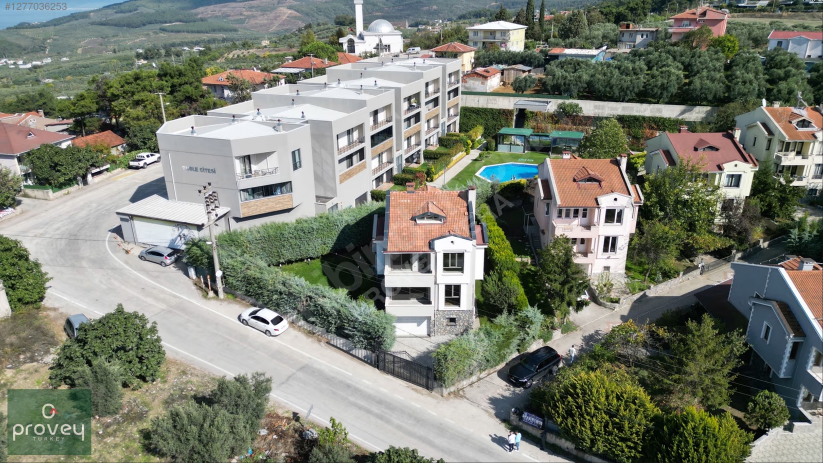 PROVEY VERA GÖYNÜKLÜ TAMAMI YENİLENMİŞ SATILIK 7+1 VİLLA