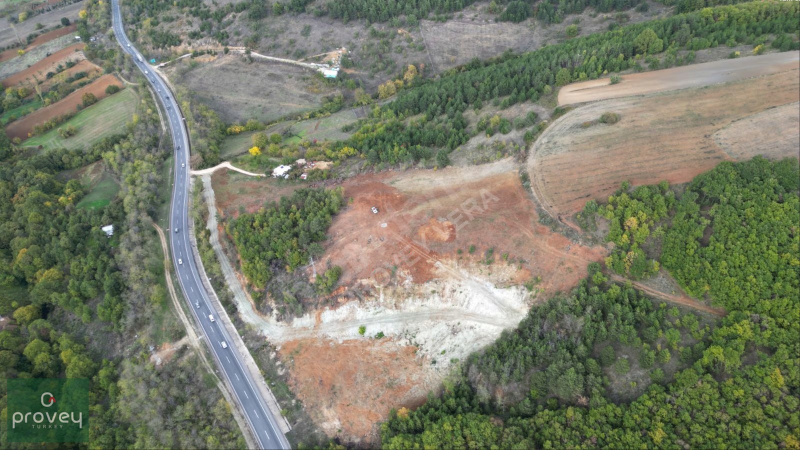 Provey Vera Ümitalan'da Ana Yola Cephe 20 Dönüm Değerli Arazi