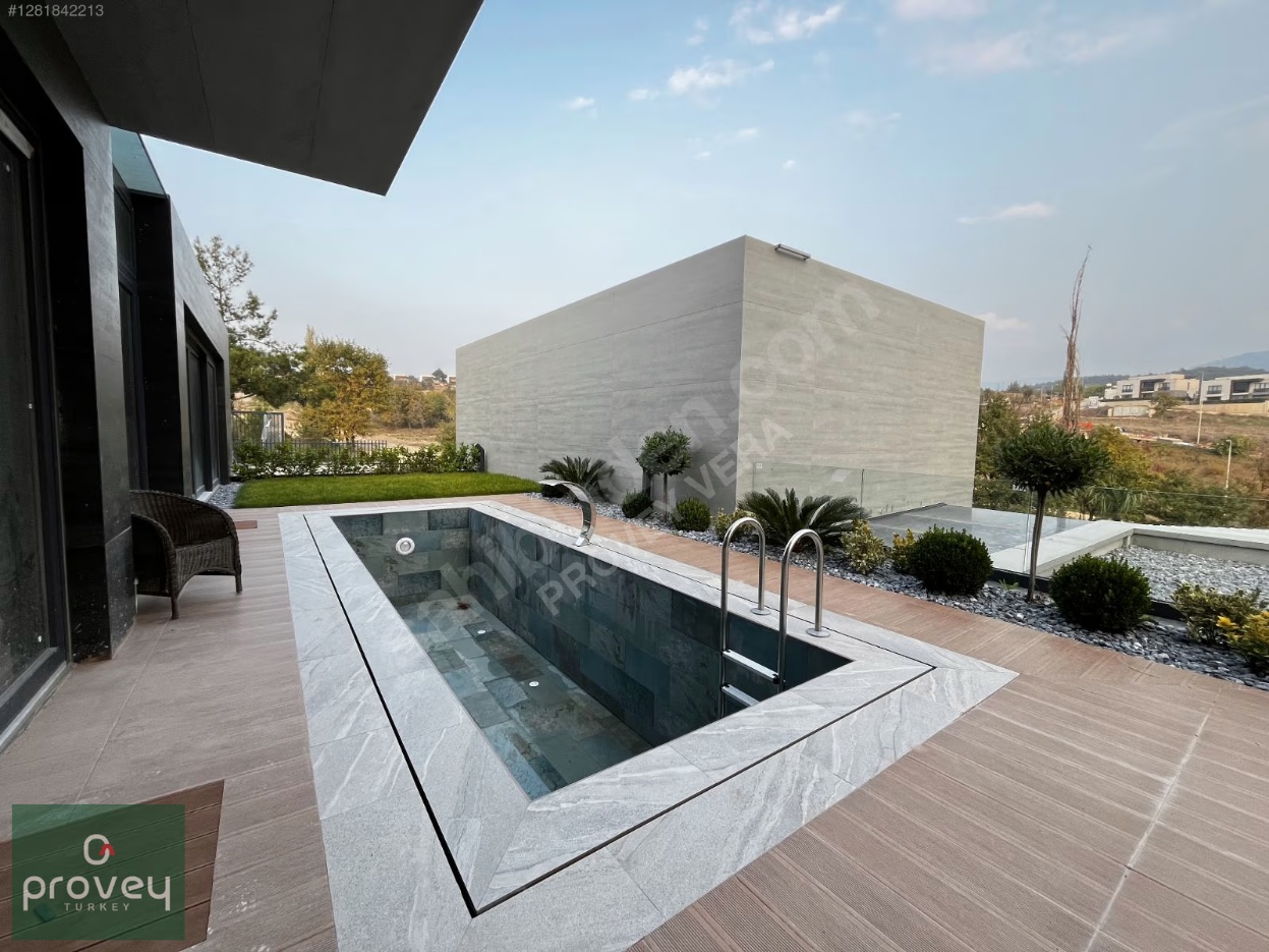 Proveyvera Gümüştepede Müstakil Havuzlu Ve Bahçeli 4+1 Lüx Villa