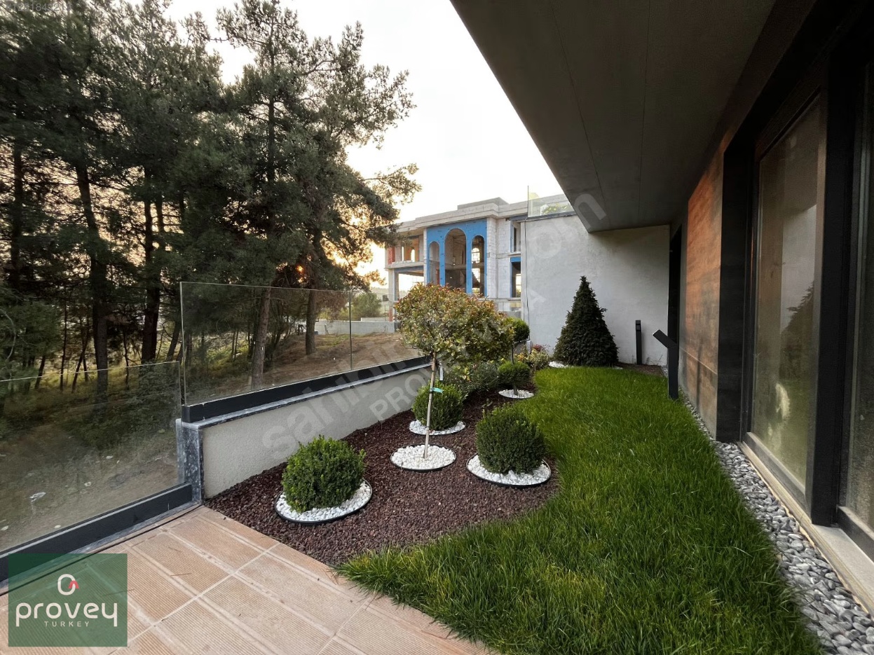 Proveyvera Gümüştepede Müstakil Havuzlu Ve Bahçeli 4+1 Lüx Villa