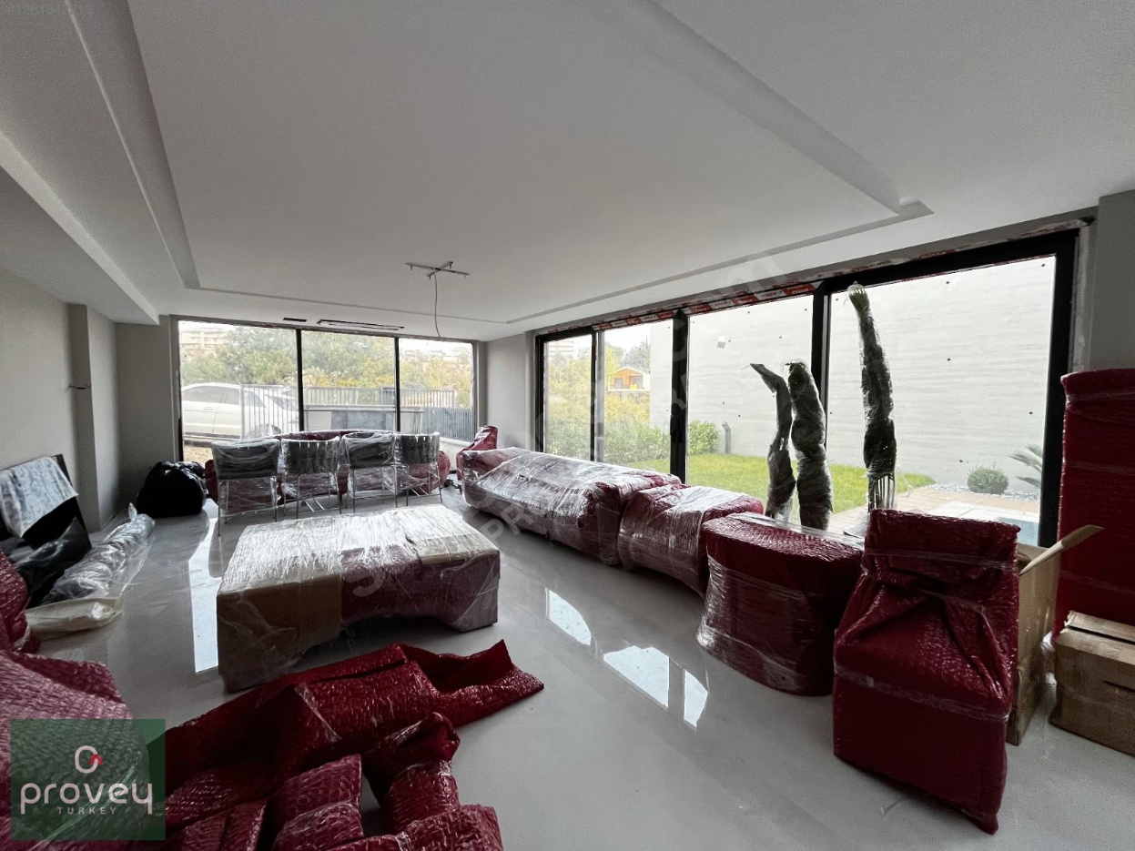 Proveyvera Gümüştepede Müstakil Havuzlu Ve Bahçeli 4+1 Lüx Villa