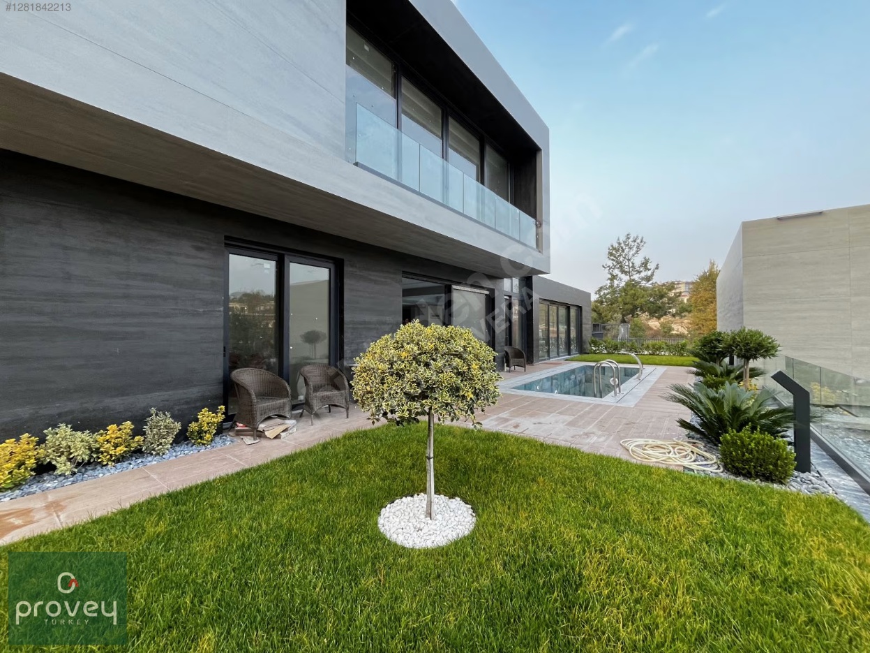 Proveyvera Gümüştepede Müstakil Havuzlu Ve Bahçeli 4+1 Lüx Villa