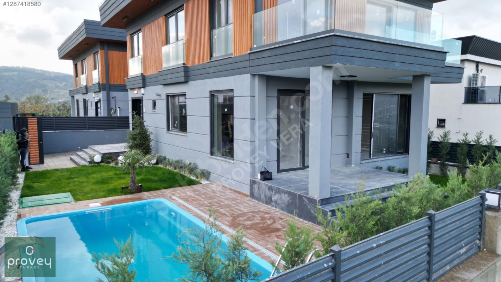 Provey Vera Gümüştepe'de Havuzlu Geniş Bahçeli 5+2 Lüx Villa