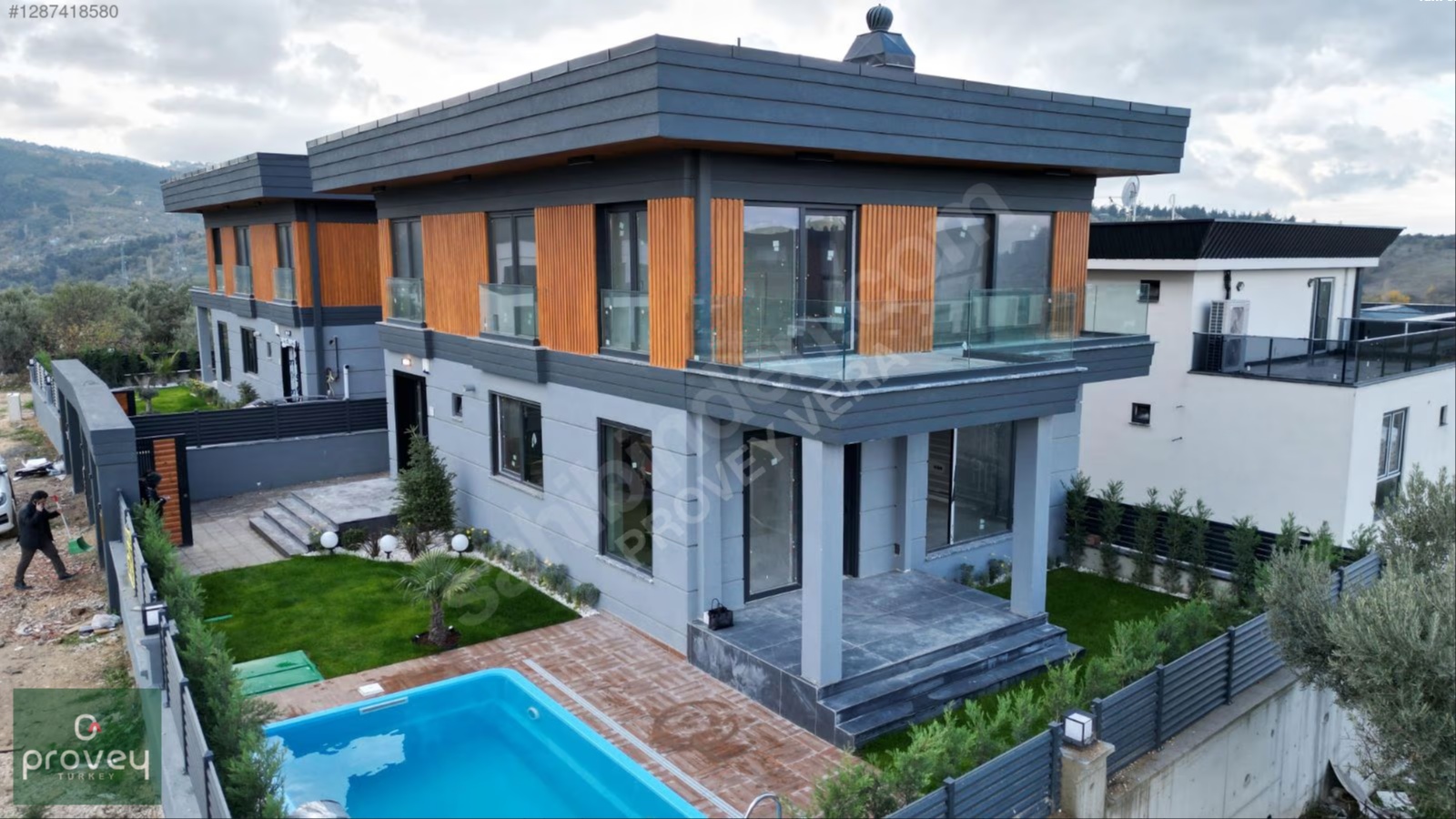 Provey Vera Gümüştepe'de Havuzlu Geniş Bahçeli 5+2 Lüx Villa