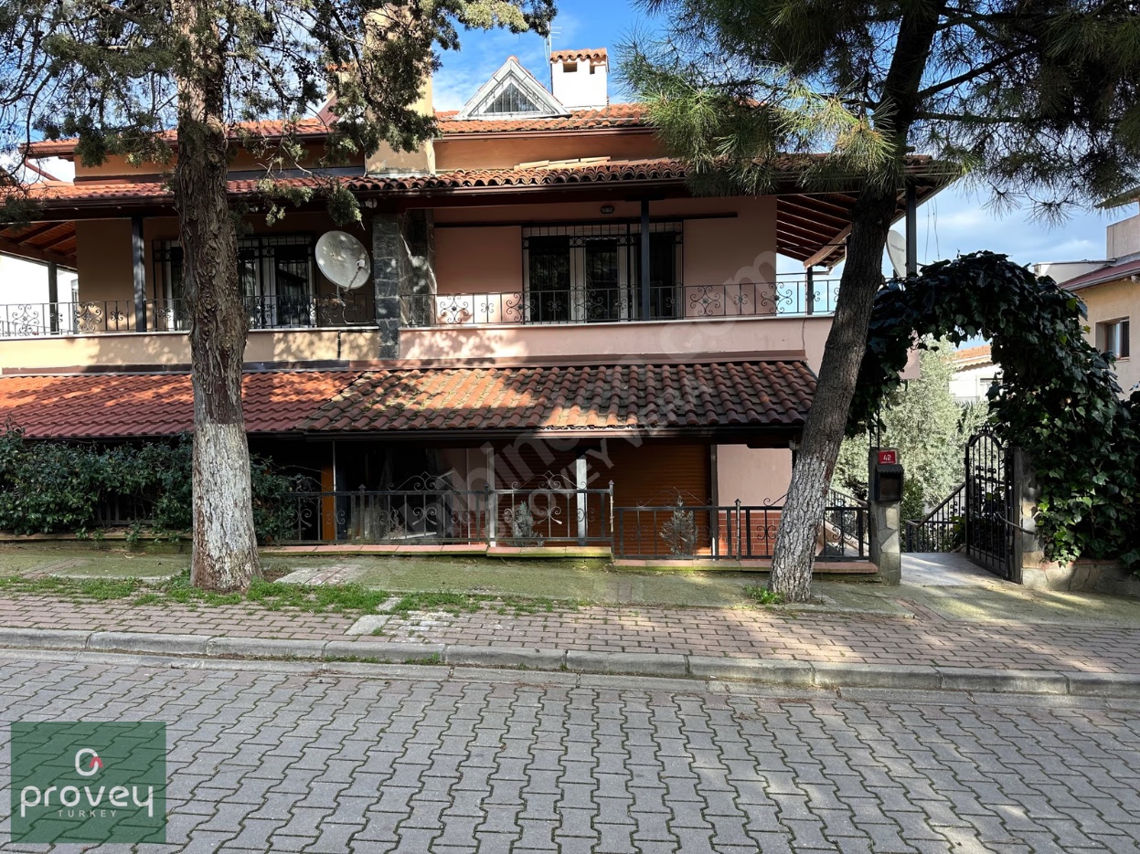 PROVEY VERA BEŞEVLER ÇAMLICA SİTESİNDE KİRALIK VİLLA
