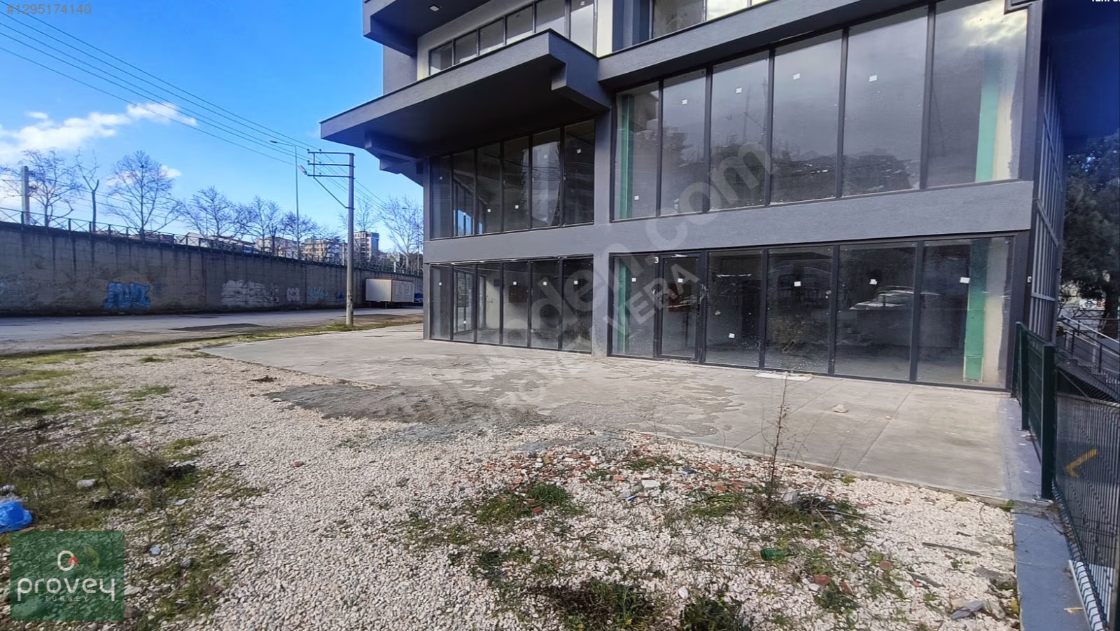 Provey Vera Bağlarbaşı Metro Yanı Caddeye Cephe 160m2 Dükkan