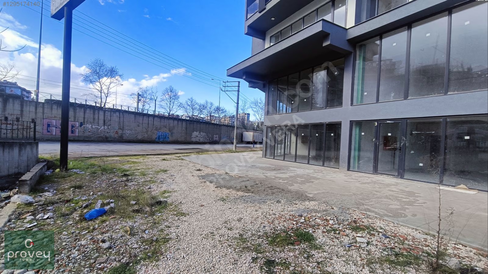 Provey Vera Bağlarbaşı Metro Yanı Caddeye Cephe 160m2 Dükkan